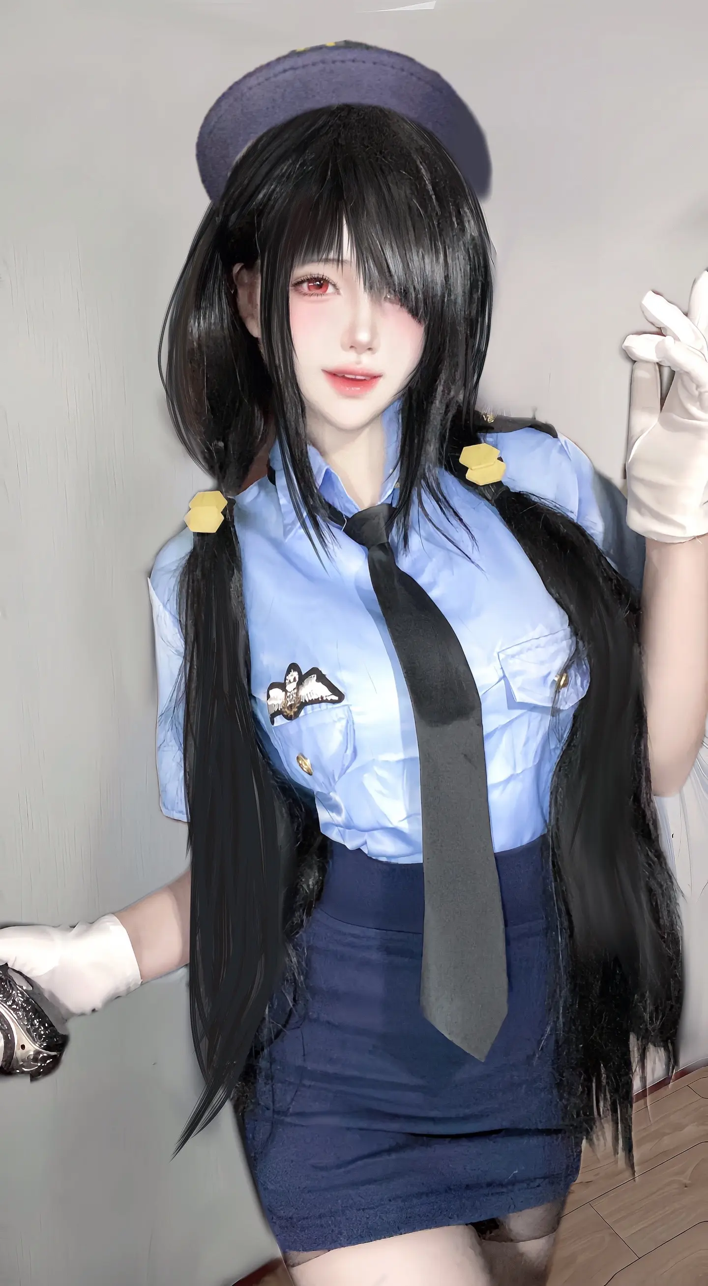 奉命逮捕。