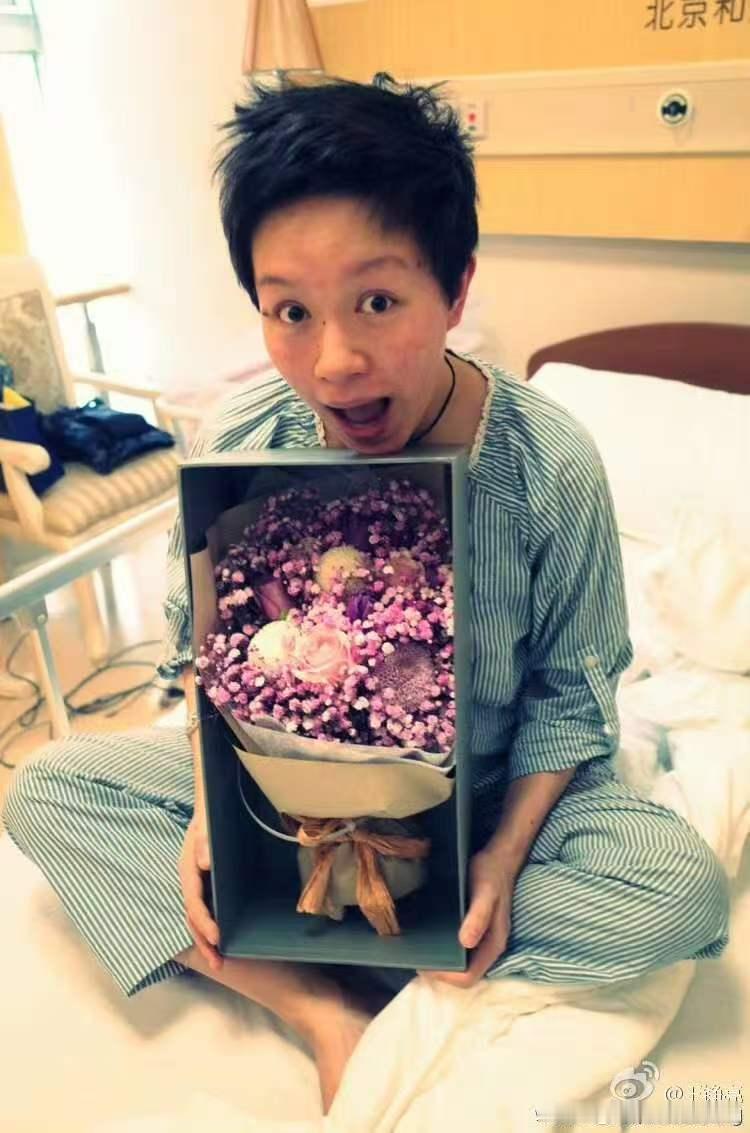 王铮亮结婚那天老婆不想去 王铮亮老婆好有个性 王铮亮在播客讲自家故事，文薇的性格