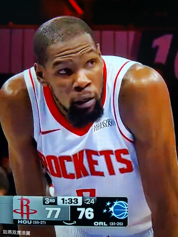 一个正负值-15，一个+10，乌杜卡但凡犹豫一下，杜兰特那40分就得白瞎。火箭这