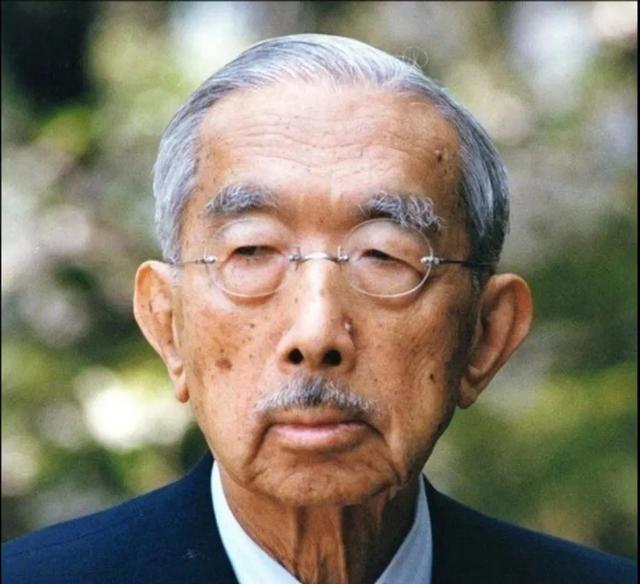 人说“相由心生”，此言不虚！ 大家看看这个人，长得尖嘴猴腮，一脸的阴沉，眯着两个