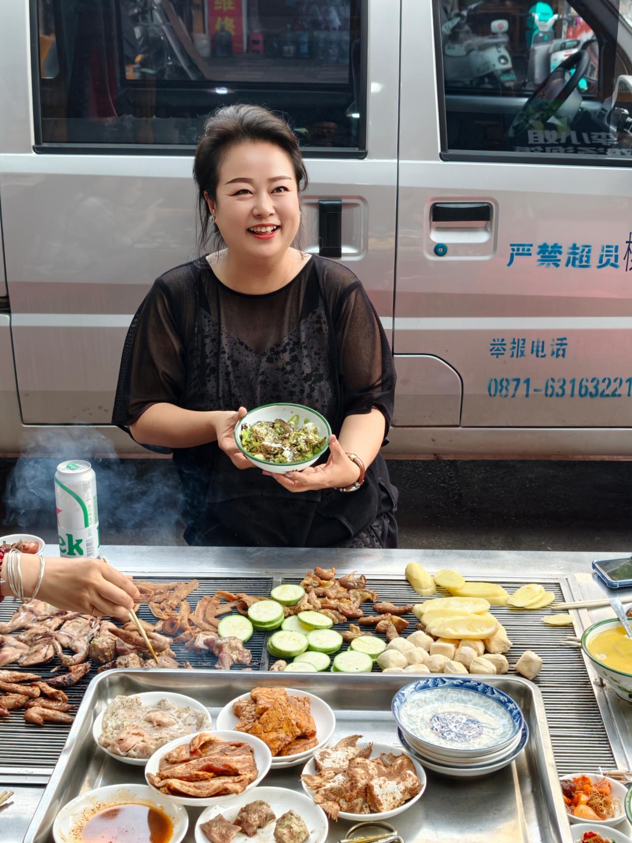 李小姐鸡汤泡饭🍚
有些味道，不是用来果腹的，是用来治愈的。

在昆明这座被阳光