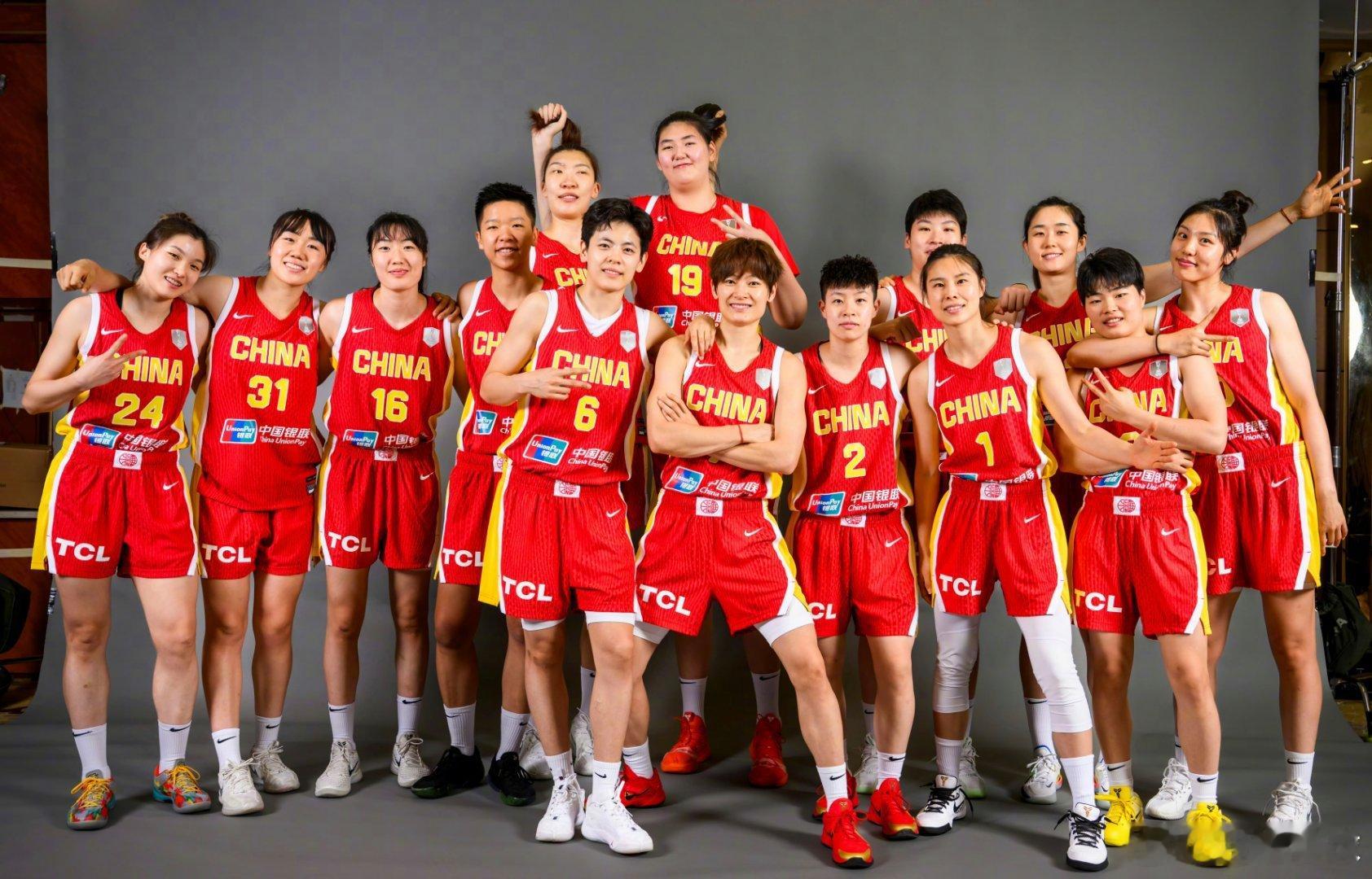 中国女篮12人大名单出炉⬇️，张子宇+韩旭领衔，广东队三人入选[鼓掌]，李月汝逐