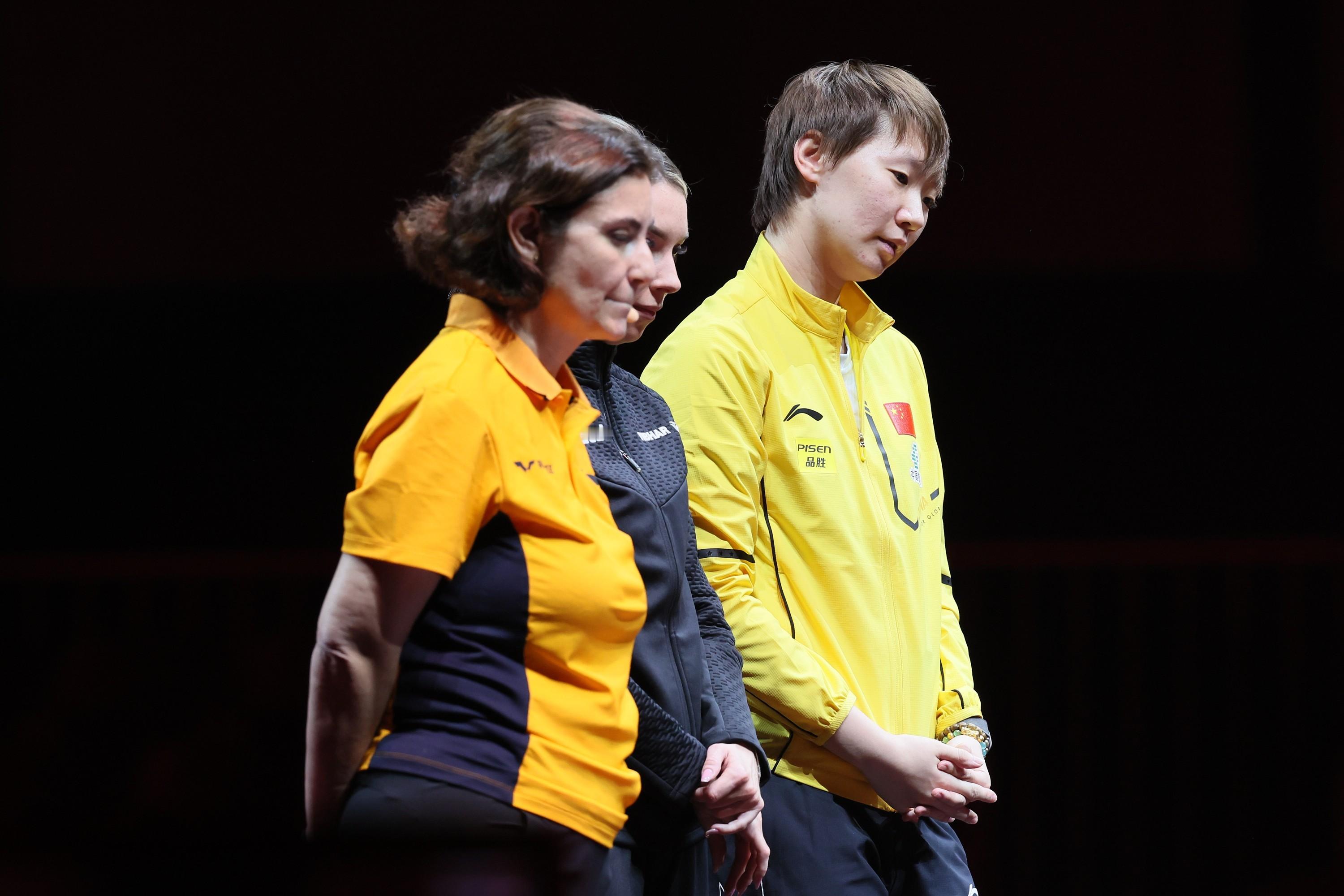 王曼昱[超话] 🐟 王楚钦王曼昱体验捞鱼生  250131新加坡抽签 | 中国