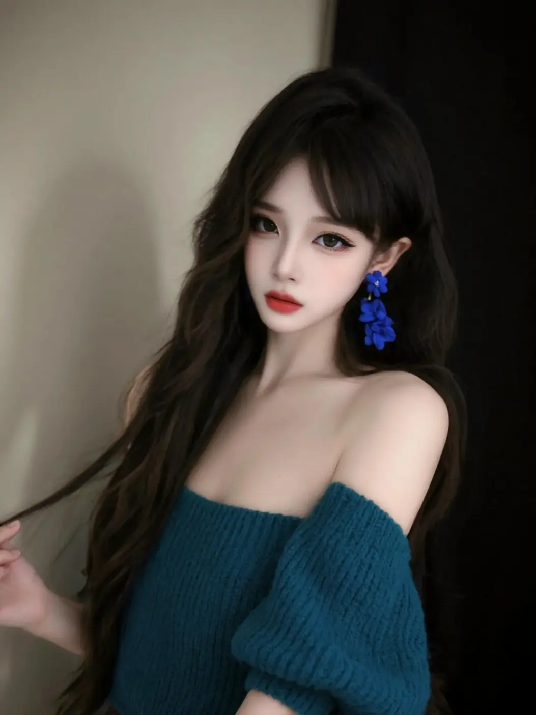 纯欲蓝色发卡 美出高级感 纯欲少女感 长卷发造型 蓝色毛衣美女