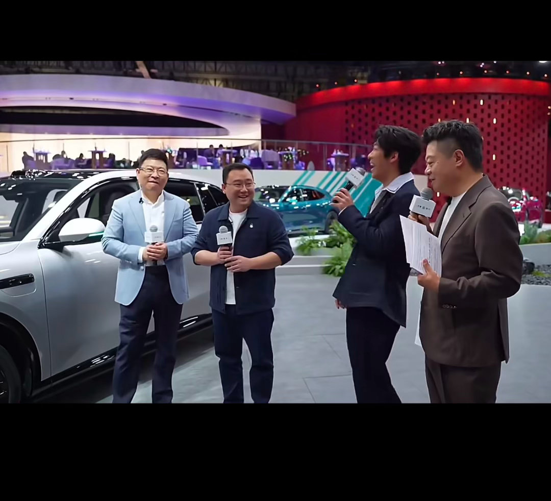 王天放说觊觎马东车 要是我，我也觊觎，王天放真的好起来了，觊觎马东老师的车。王天