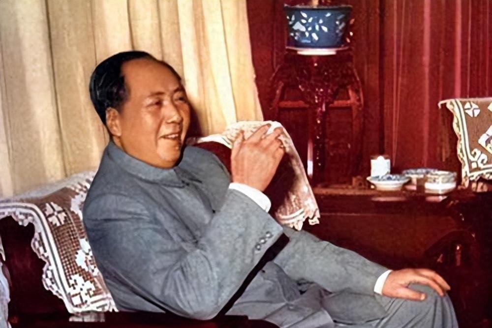 1977年陈长江护送毛主席遗体迁移纪念堂，汪东兴嘱咐要戴面具，是出于什么考虑？