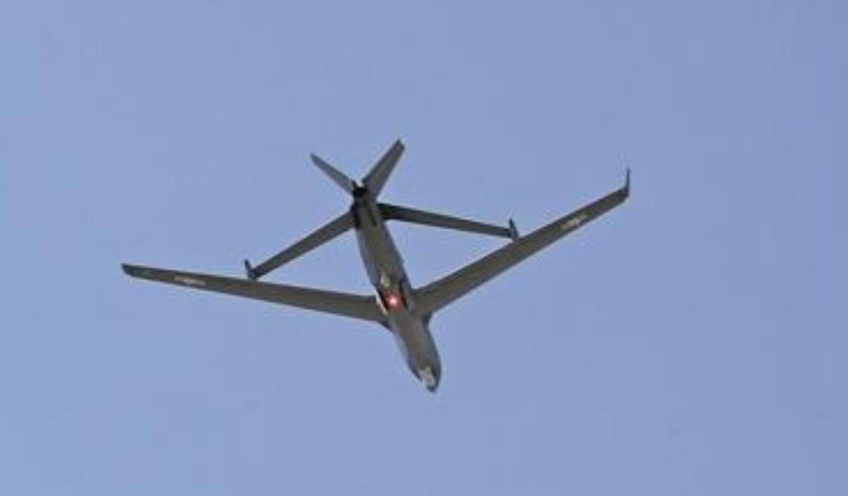 10月14日，无侦7高空无人机与运9Z电子侦察机进入东海防空识别区，无侦7穿越宫