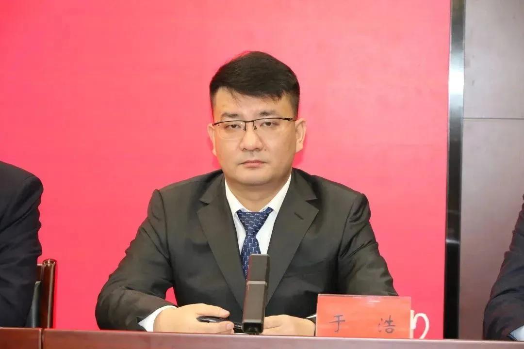 生于1988年的于浩，是泰州市金控集团原副总经理，他的前半生晋升得有多快，现在他