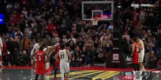 “1.4秒，约基奇的中投弹筐而出，全场屏住呼吸——109比107，波特兰主场彻底