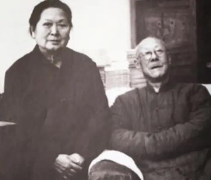 37岁的“民国四公子”张伯驹看中了20岁的妓女潘素。他拿出巨款要为女子赎身，老板