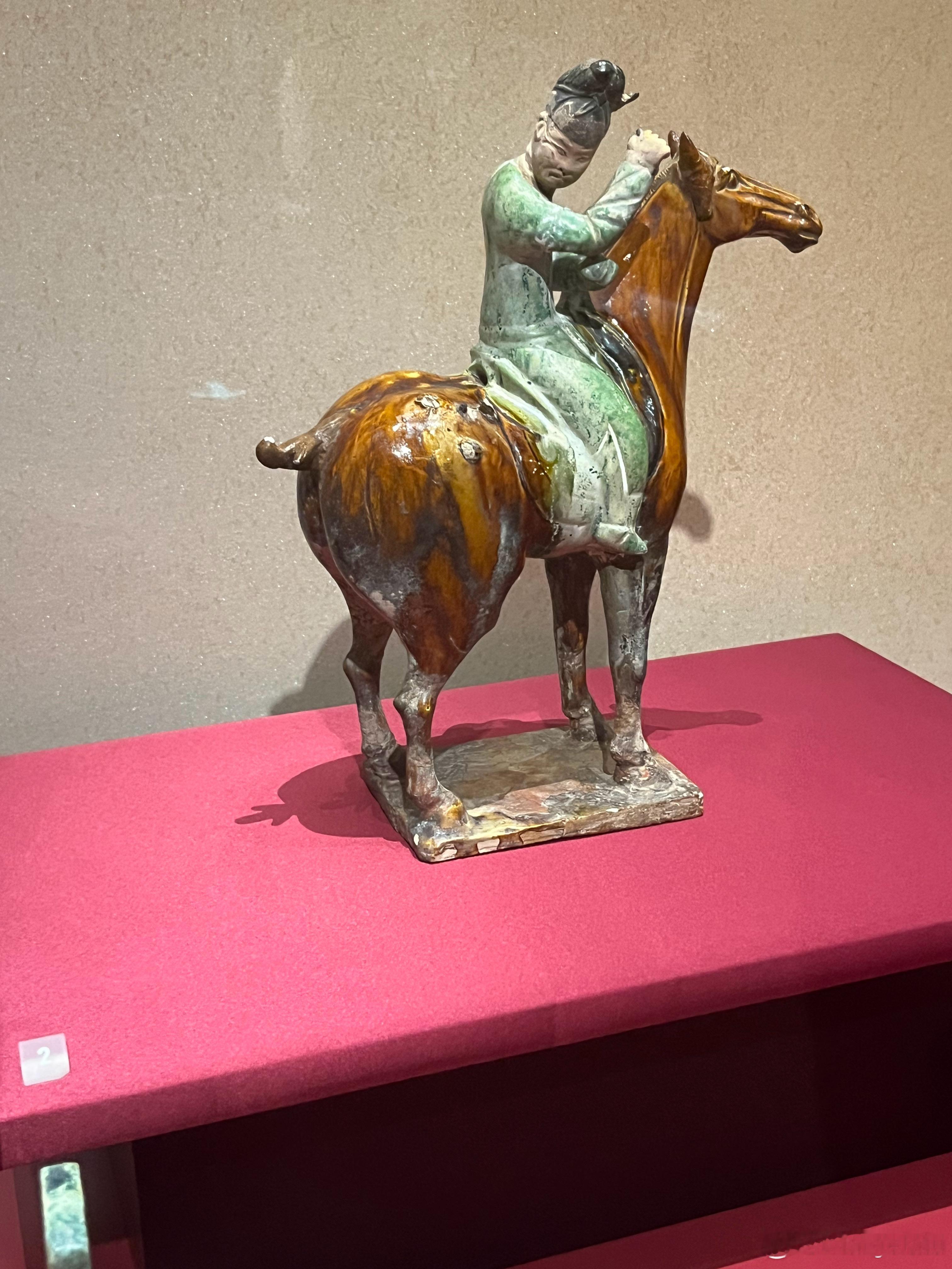 香港长安万象展随拍1。最喜欢的一个陶俑，表情很像赵津生。 