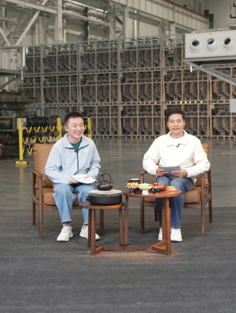 雷军回应股价回升 按照雷总直播里谈到的核心信息，小米在进行了调整之后确实迎来了苦