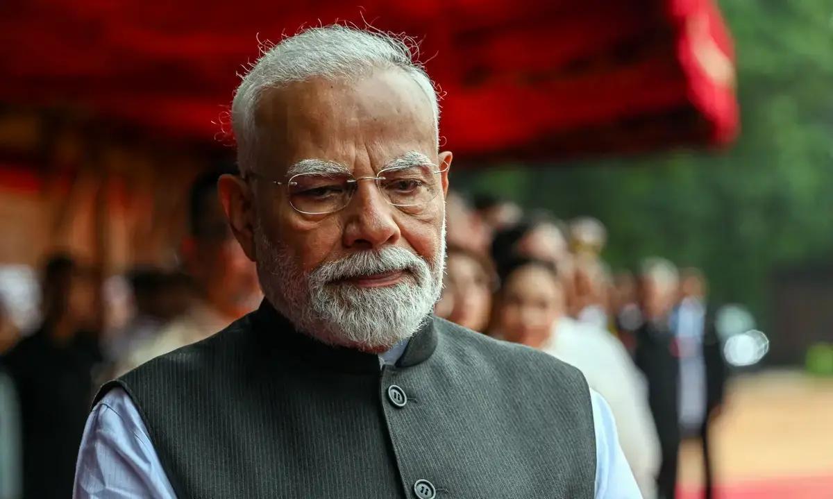 一个说自己“和莫迪关系很好”的美国前总统，一边加着南亚方向最高档的关税，一边又说