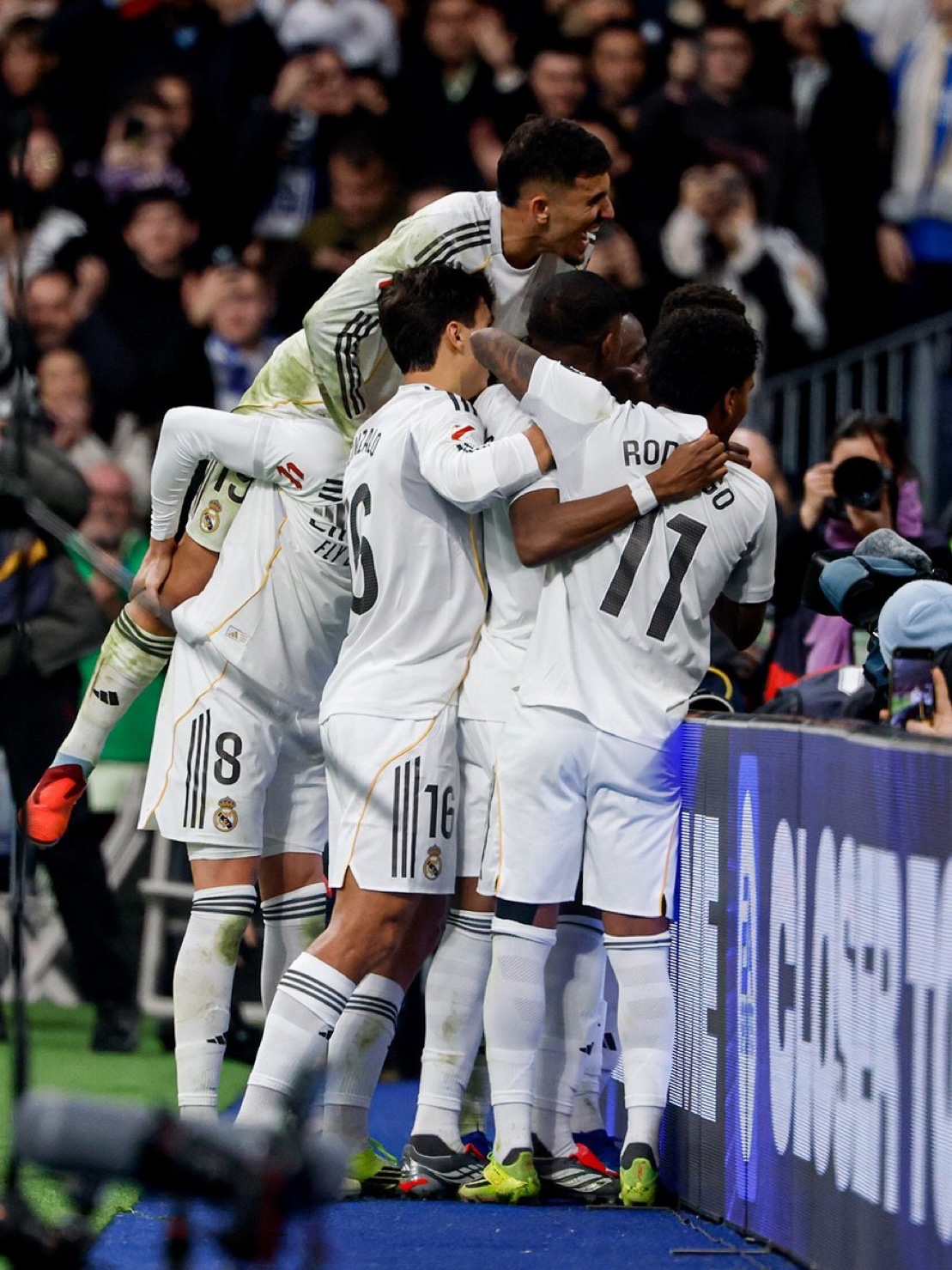 皇家马德里球员对塞瓦略斯没有参加对阵本菲卡的比赛感到震惊，并将此事告诉了阿韦罗亚