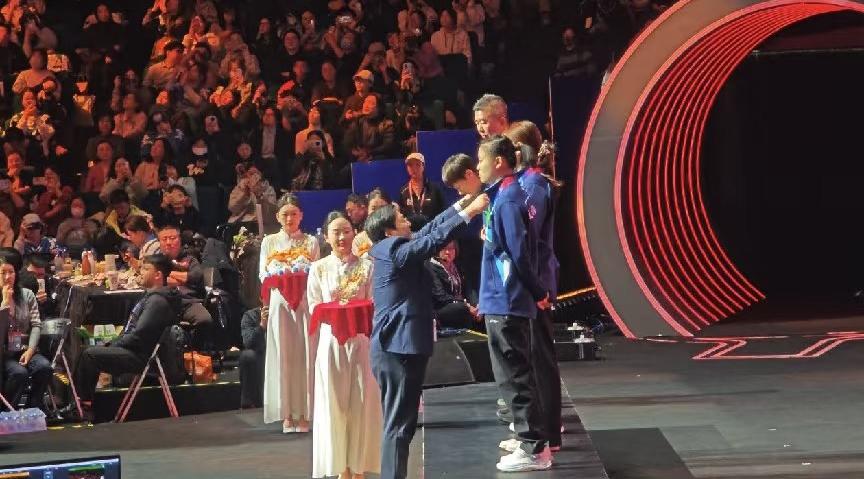 山东鲁能王曼昱没上，徐奕打一单就没打算夺冠！
说实话，运动员也得听安排，
毕竟有