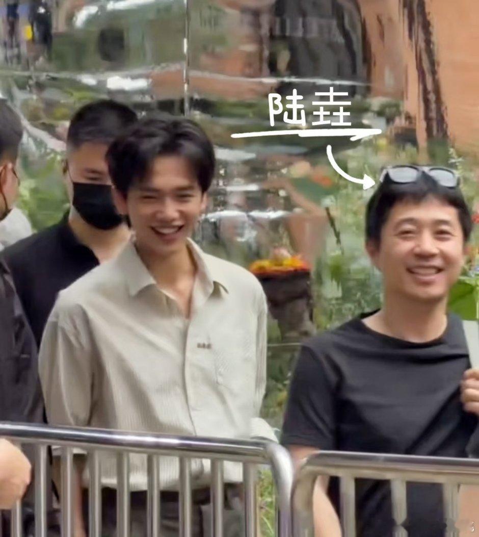 看来一心很重视了，木生首个sw陆垚全程跟着，据说也是三土去签的。 