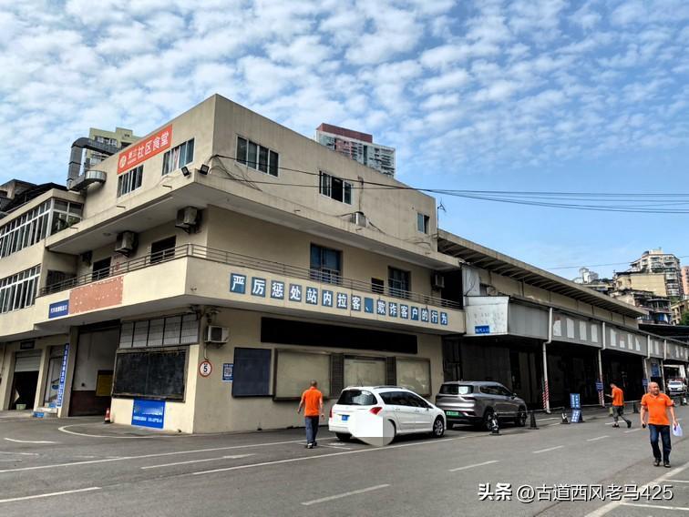 每次去线上检车，都整得我肉疼。

今年爱车满十年了，从此以后年年都要去上线检测车
