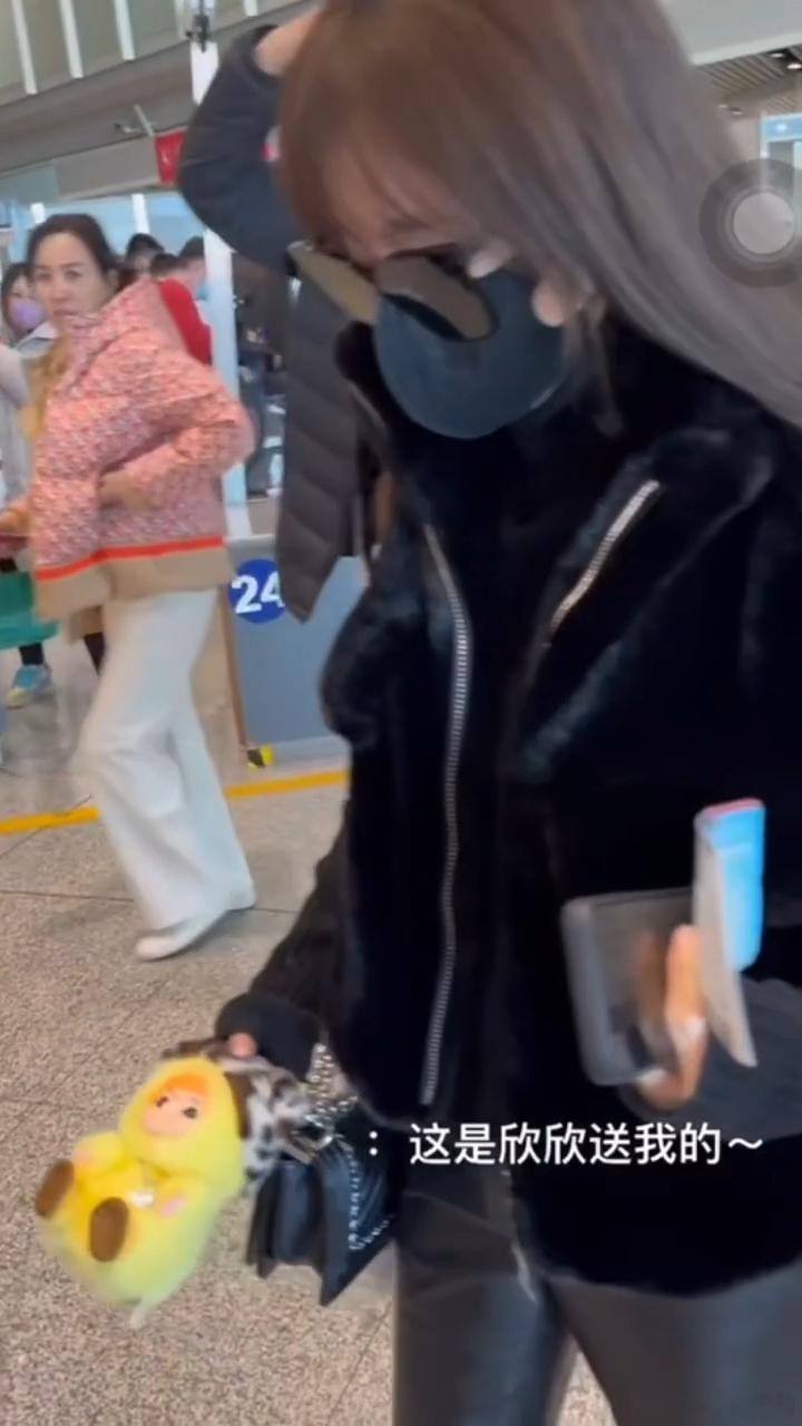 中国潮玩又火了个WAKUKU  抢娃现场堪比丧尸围城！直播间秒空的盛况让老外集体