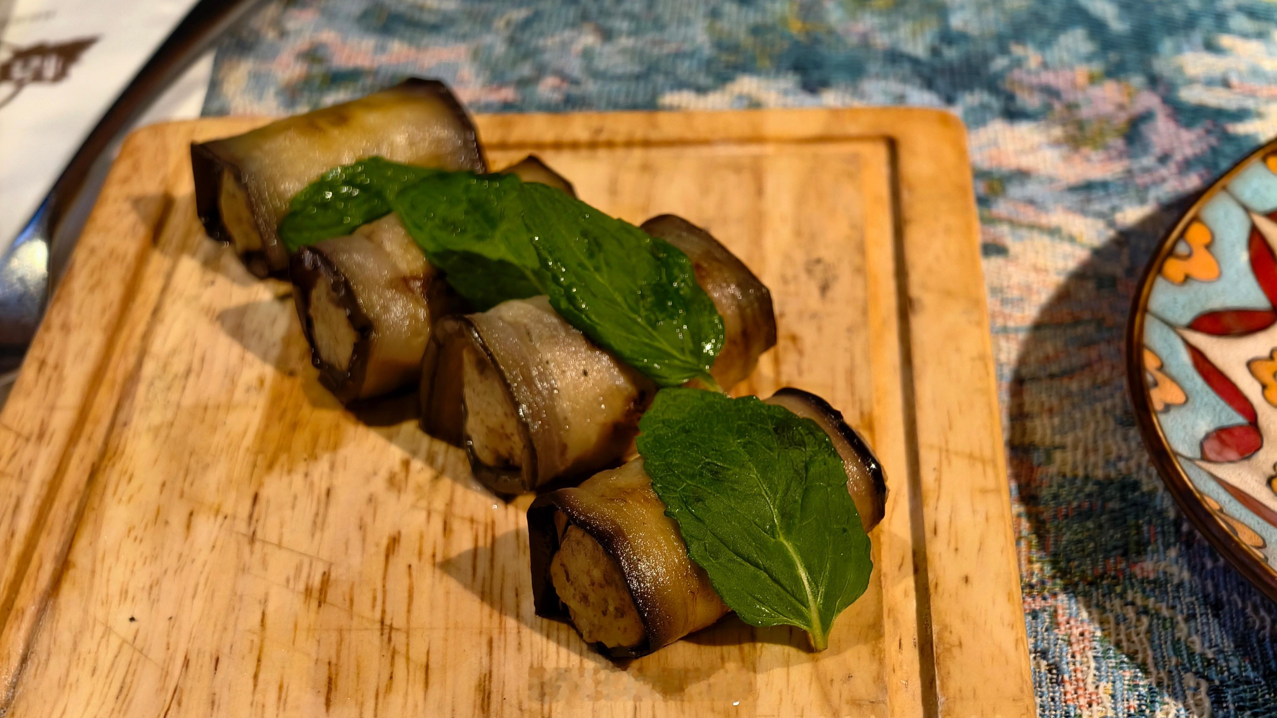 品尝了一下格鲁吉亚美食，参与宝马答题赢了一个新年熊。CES看宝马，期待宝马的硬核