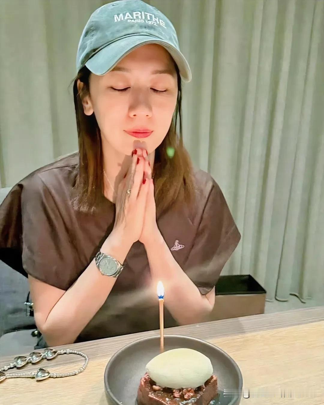 50岁的贾静雯保养的挺不错的