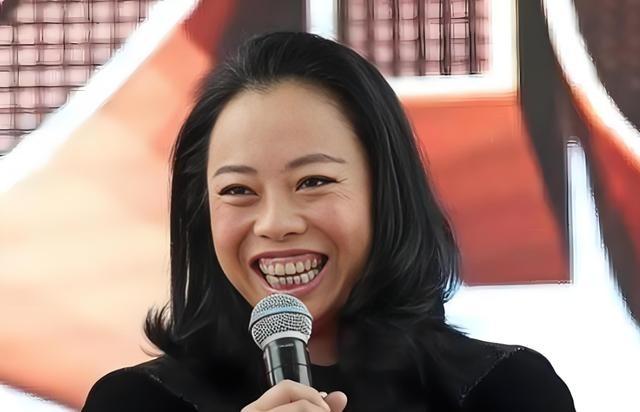 1998年，汪峰走投无路，就给黄绮珊打电话：黄妈，我这有一首歌适合你，标价600