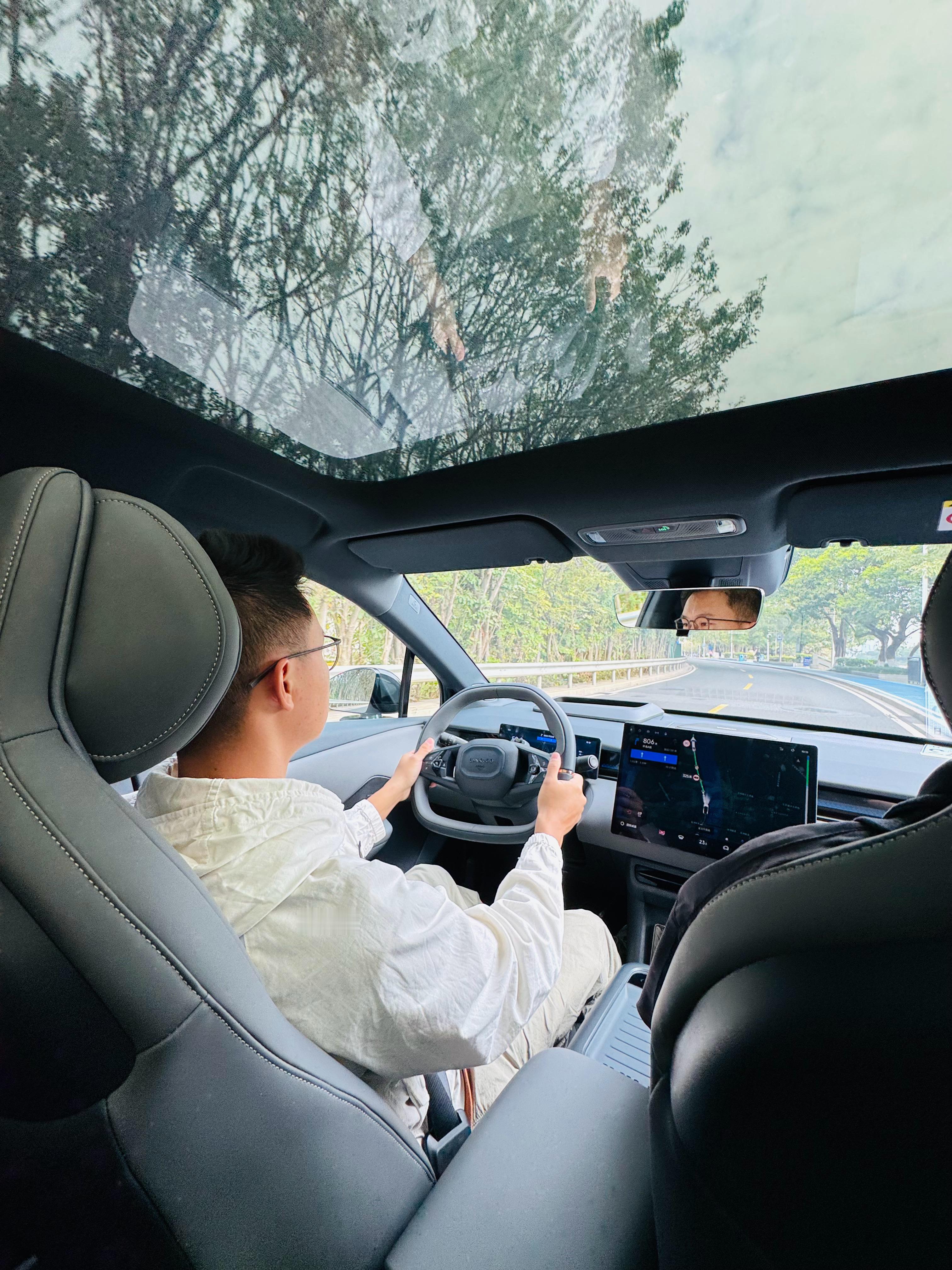 搬砖日。南方大降温，冷的瑟瑟发抖…[淡淡的]从去年开始就处于半养老状态，尽量让自