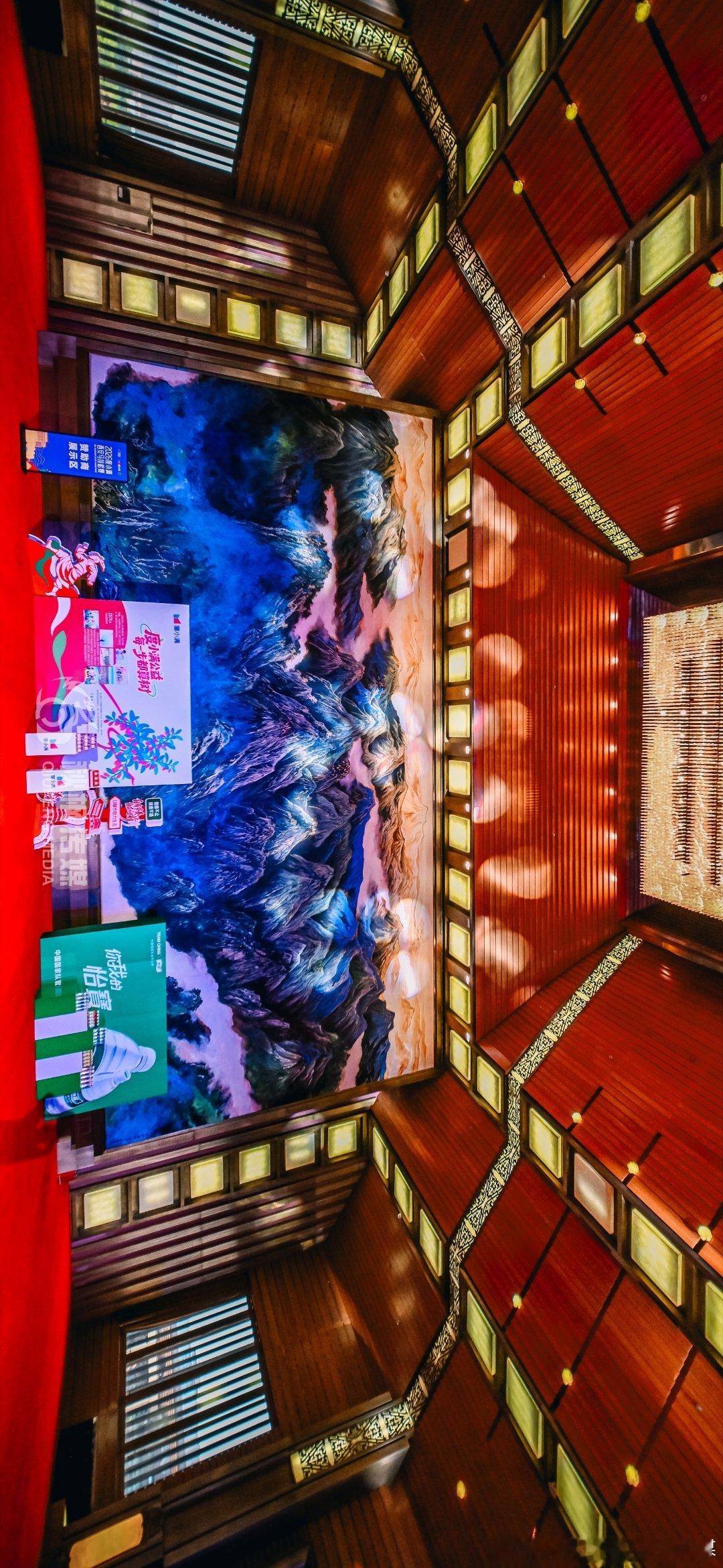 西安身边事秋枫传媒马拉松 西安马拉松10月18日开跑。 西安·南二环东段