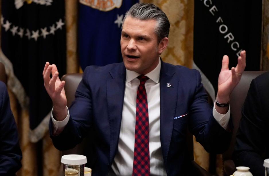 美军“扫毒”杀疯了！80余人丧命还坚称“才刚开始”
 
12月2日，美国防部长赫