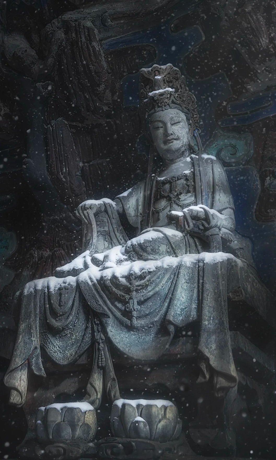 ❄️雪吻大足：一片静谧的白色圣地 当雪花覆盖千年古迹时，大足变成了一个如梦似幻的