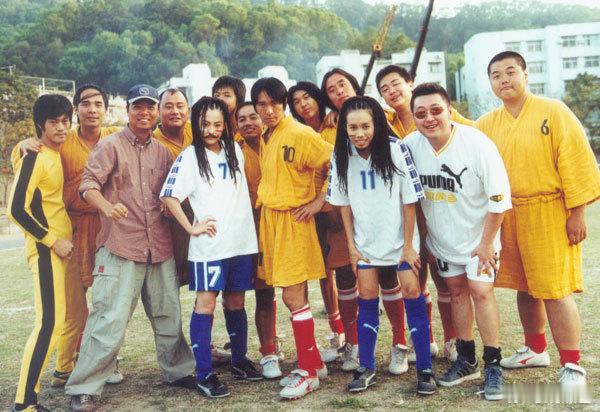 25年前少林足球上映今天看到影院里很多年轻人也在笑，心里真的感慨万千。25年前《