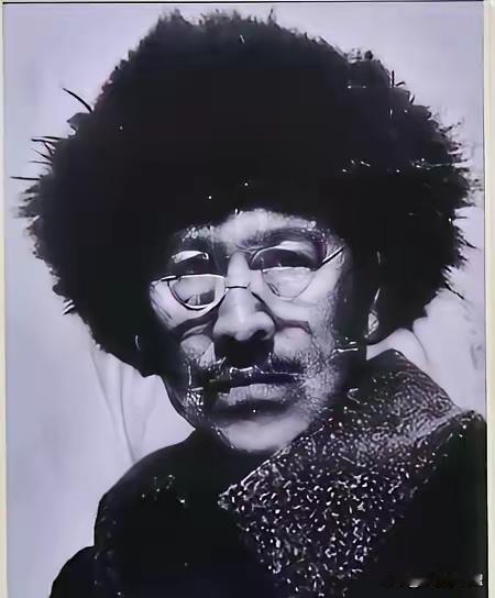 67岁首富散尽家财抗日，全族战死50余人，受酷刑至死不降！
 
1937年，67