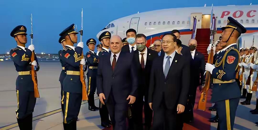 俄总理访华，与中方签署关键文件，中方送给他一个特殊荣誉