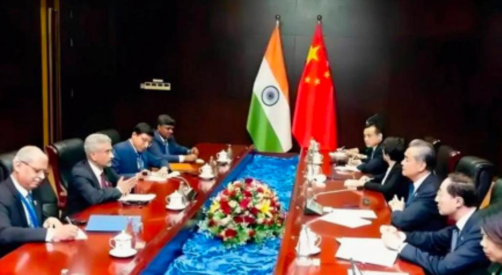 两个月3个顶级商务团轮番访华，印度带着千亿市场求中国建厂，结果全吃了闭门羹！中企