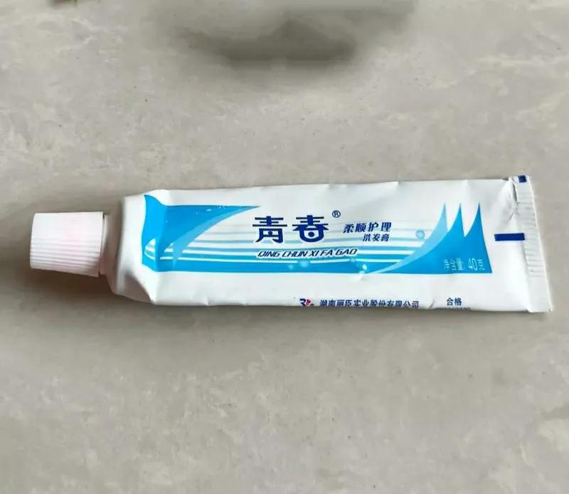 有谁用过这个洗发膏的？好怀念那个香味啊，是那种独特的，带着淡淡花香的玫红色膏体