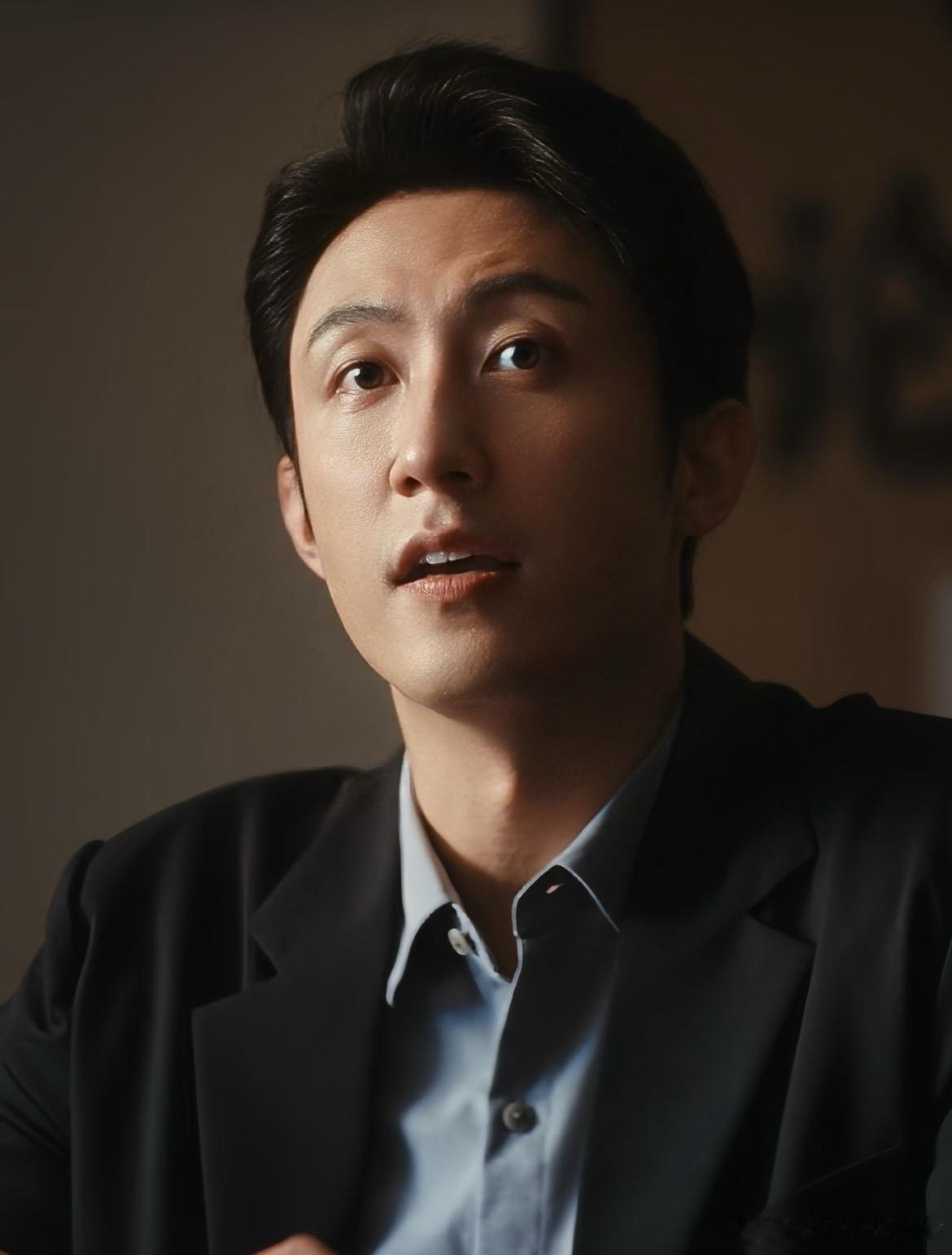 黄景瑜从文弱书生切回钮祜禄大号《重器》当中黄景瑜给我们带来的表现真的让人印象深刻