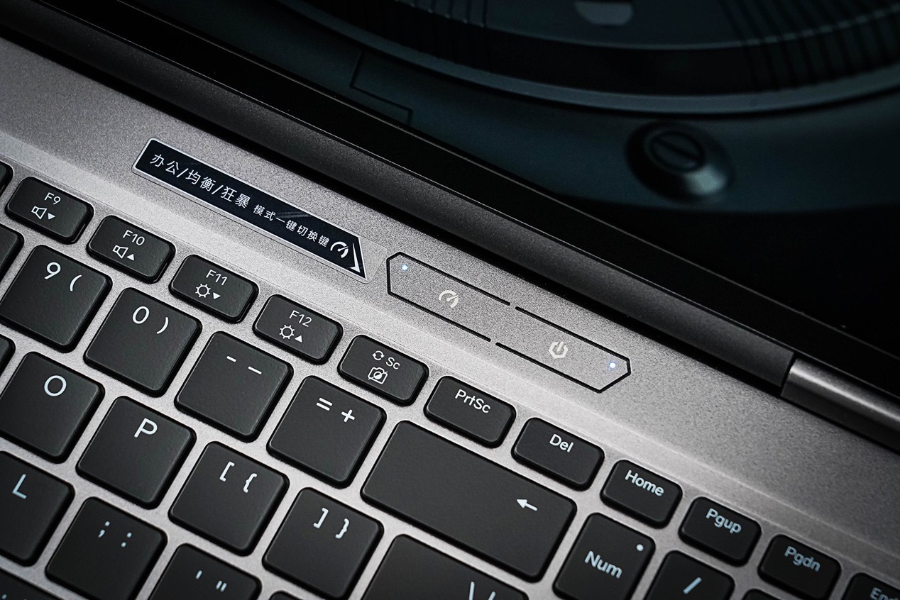 机械革命耀世16Ultra评测 主流性能做工精致 长江存储PC450亮点多