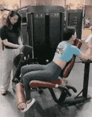 图一：妹子你锻炼就锻炼吧，吓人干什么啊！
图二：我敢说，除了他没有人可以驾驭这样