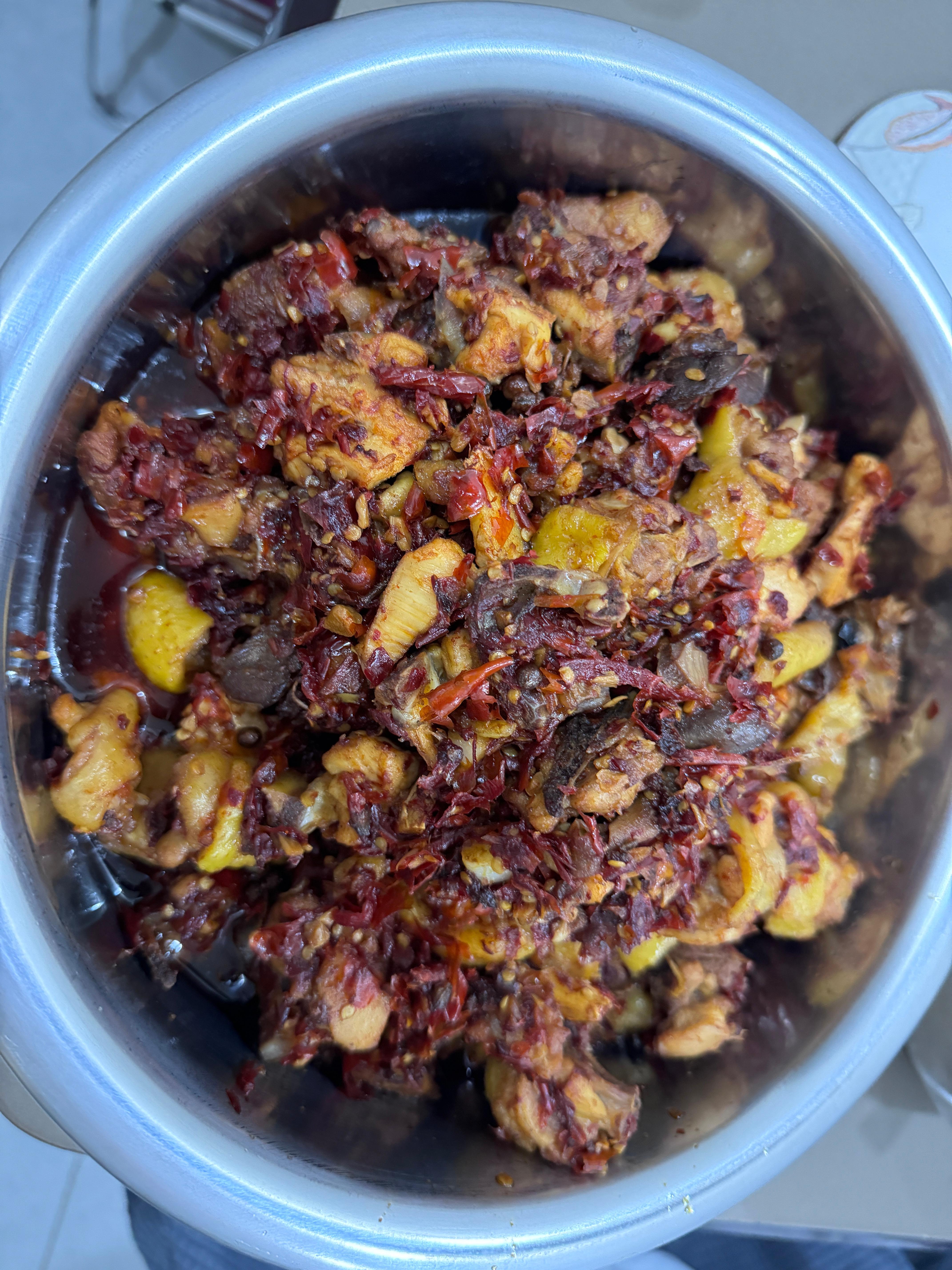 我老妈给我炒的辣子鸡，说是我五月的伙食 ​​​