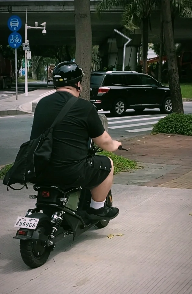 来一个300斤的骑行笑容