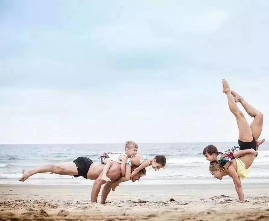 教育概括起来无非就是“引导、发现、培养”这三个词六个字，相应地分为三个阶段，即引