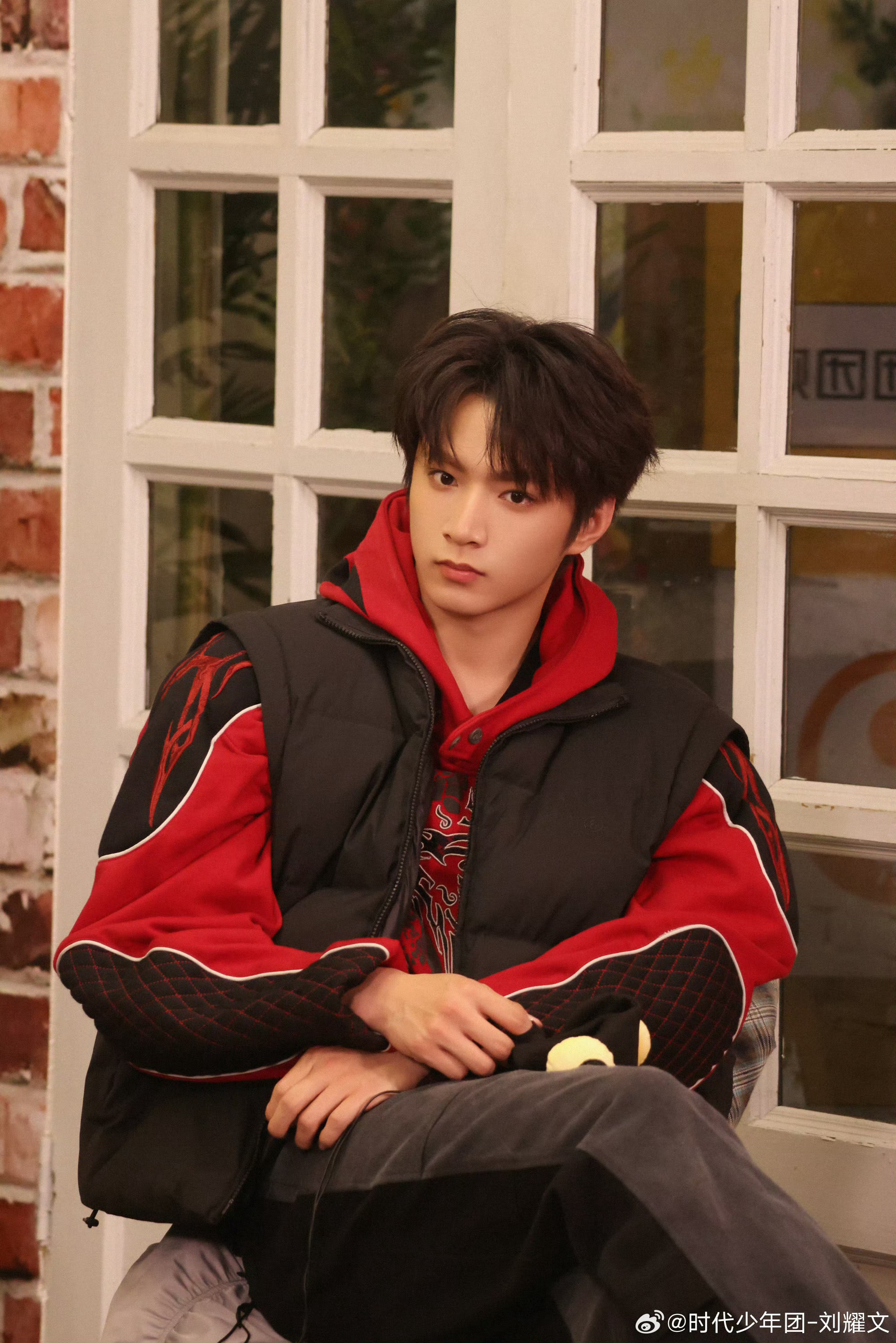 黄晓明说刘耀文王俊凯长得像，他本来想说是刘耀文的师兄弟多少是像的吧，还都是帅哥黄