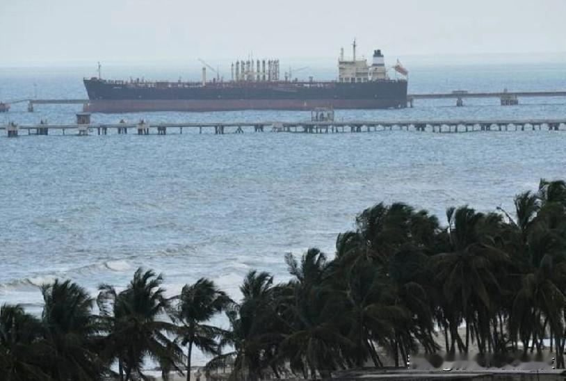 朝中社说，朝鲜金正恩监督远程导弹试射和核潜艇建造。
路透首尔12月25日电——朝