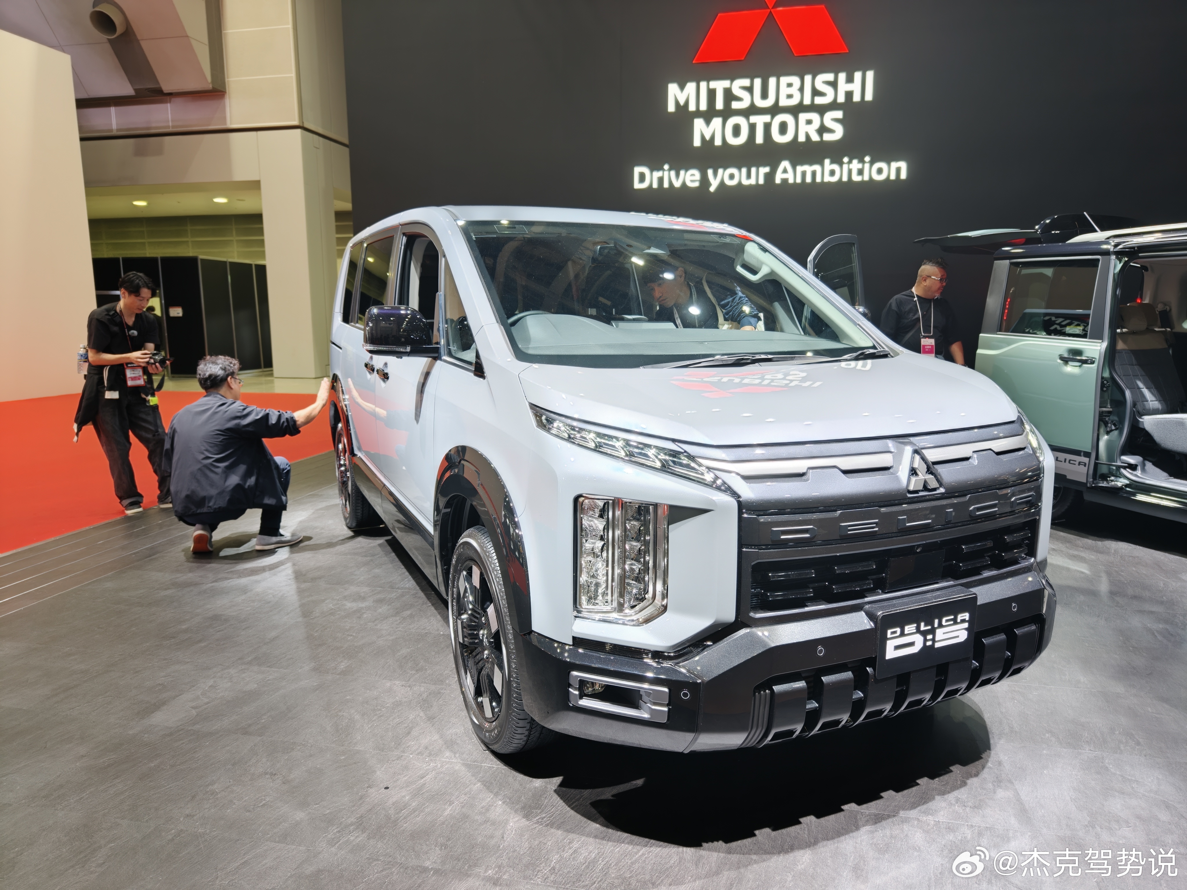 日本人喜欢Delica D:5的人还挺多，这个是MPV的奇葩异类，带四驱、有柴油
