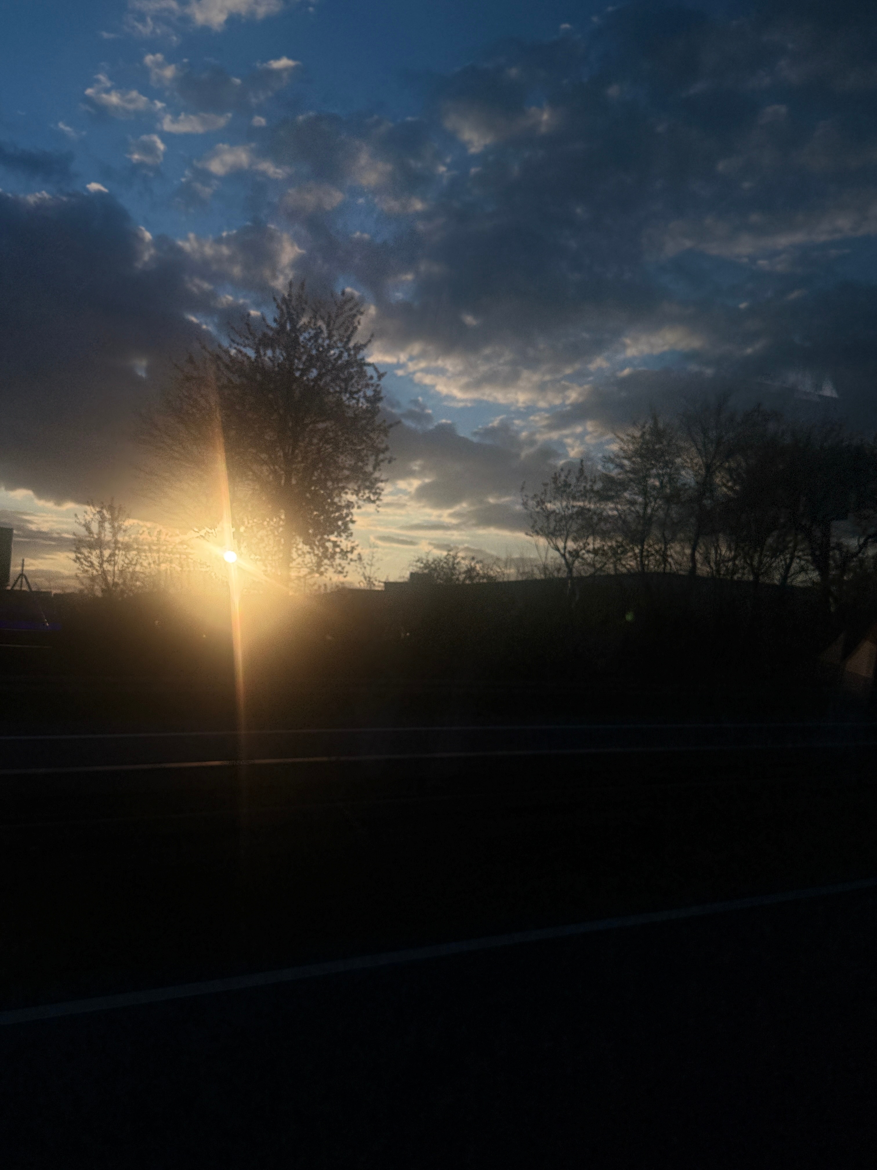 早上好大家！有没有比我更早的？早安卷妹的唠嗑 （但其实我还没睡） 