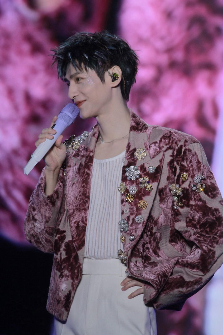 罗云熙将录制音综罗云熙音综很多人问什么叫“唱歌有苏感”？就是罗云熙这样——声音里