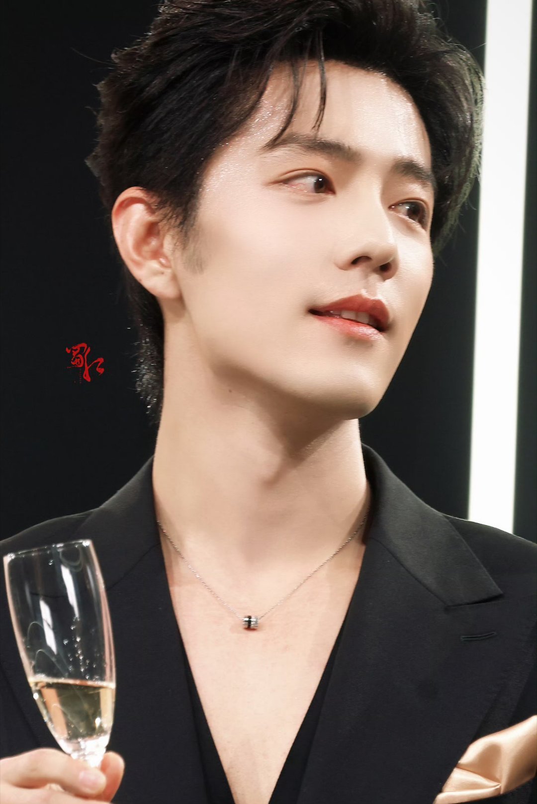 肖战壁纸肖战 肖战向全世界安利肖战 你就像闷热夏季里吹来的凉爽的风，像暖春里落下