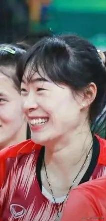 蔡晓晴愣是凭借180身高，从前排扣到后排。
为河南双汇3：0拿下山东日照钢铁，立