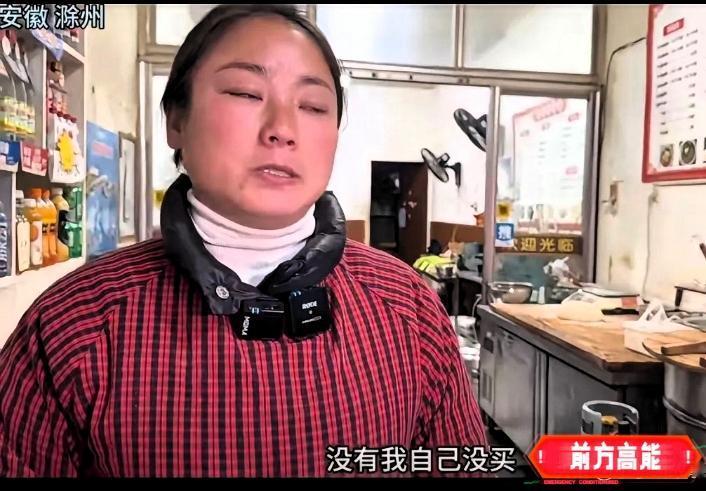 当年爆红的烧饼姐姐潘晓梅，如今过得让人心酸！
 
个人生活：为了无底线帮扶弟弟，