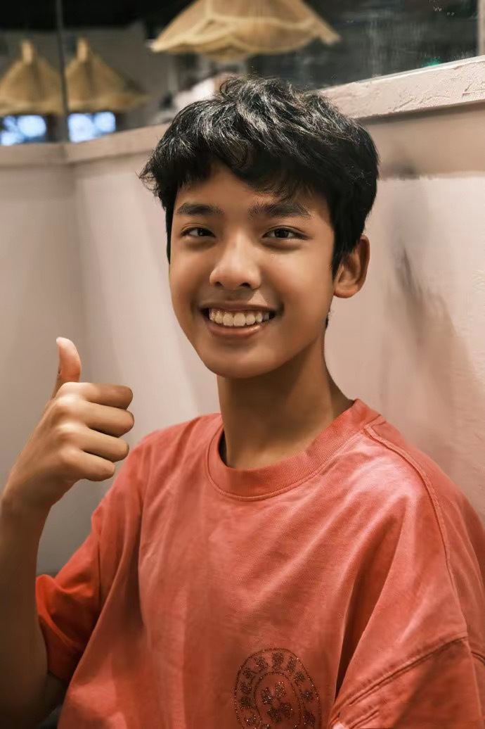 郭晓东儿子回应长得不帅被评“颜值拖后腿”后，郭子诚不卑不亢回应帅与否都坚守自我，