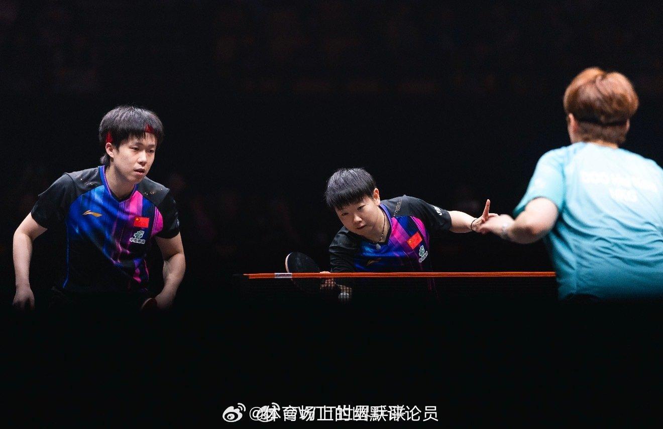混双小组赛王楚钦/孙颖莎(CHN)3-2黄镇廷/杜凯琹(HKG)【9-11，11